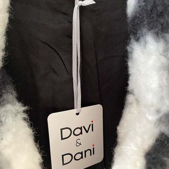 Davi & Dani Fuzzy Long Coat - Picture 6 of 6
